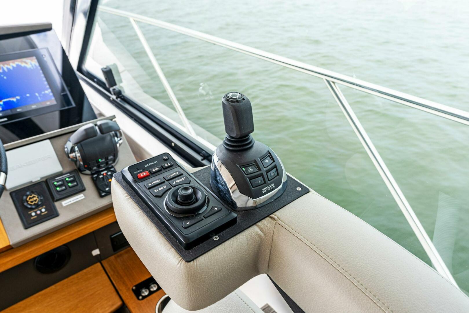 Slide: The Image of 2019 Tiara Yachts 49 Coupe VICTORY - 4327768