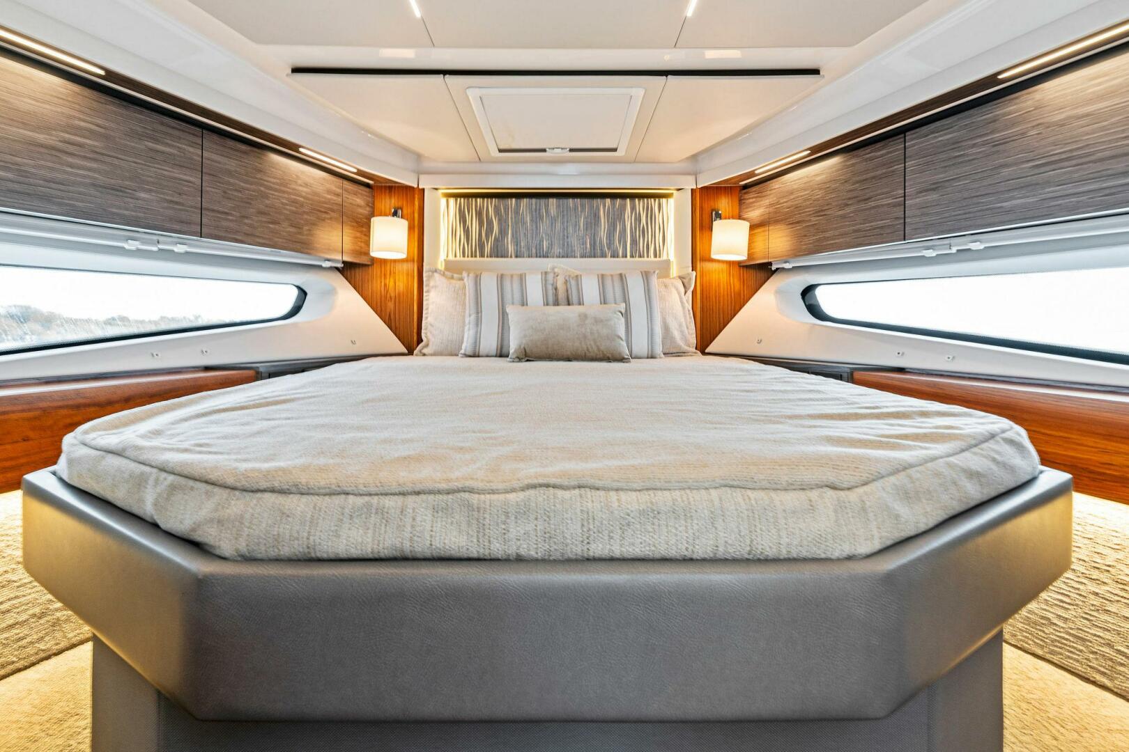 Slide: The Image of 2019 Tiara Yachts 49 Coupe VICTORY - 4327712