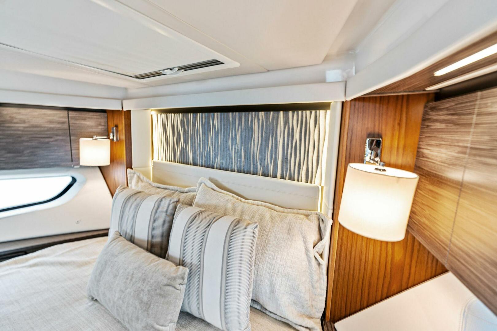 Slide: The Image of 2019 Tiara Yachts 49 Coupe VICTORY - 4327721