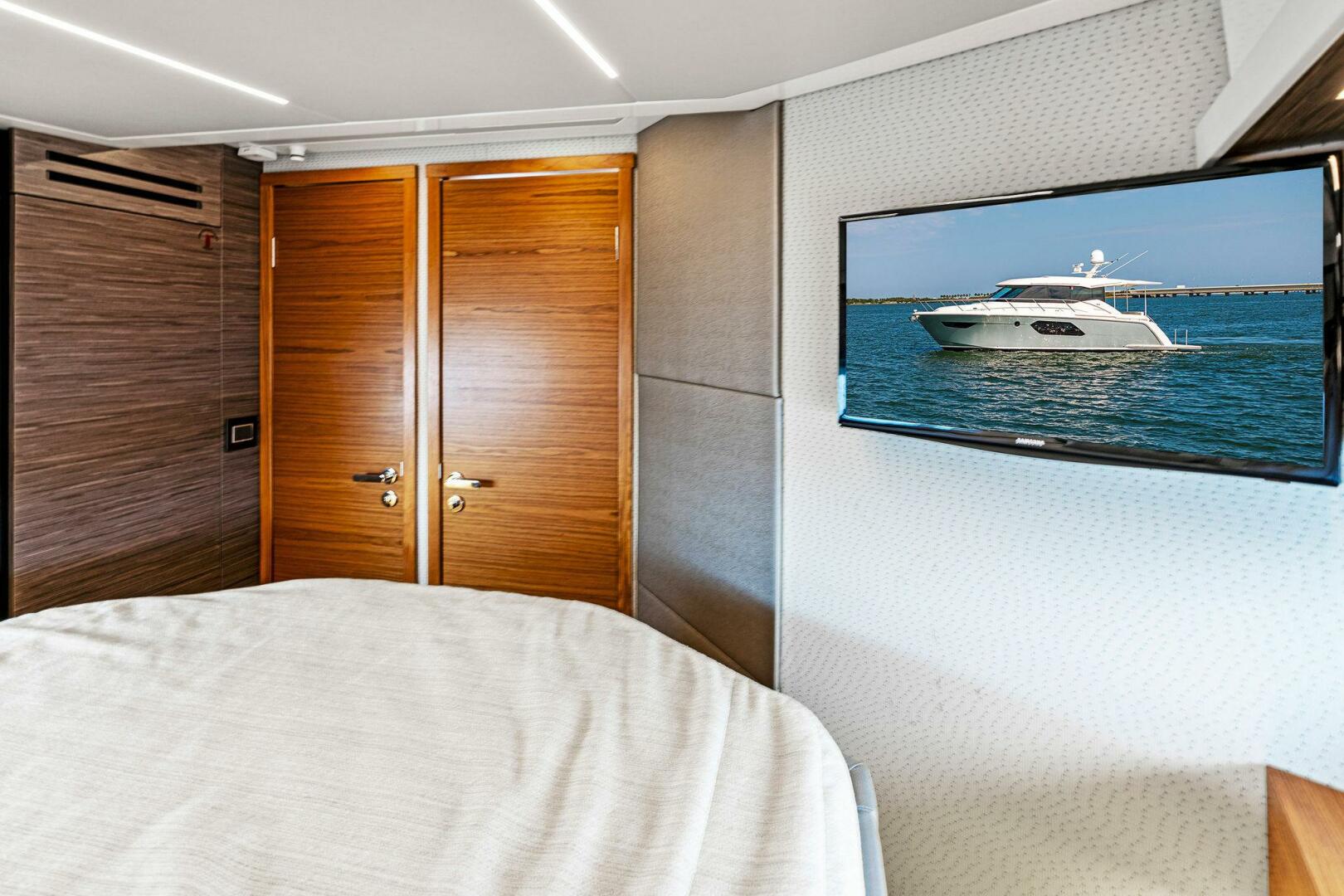 Slide: The Image of 2019 Tiara Yachts 49 Coupe VICTORY - 4327718