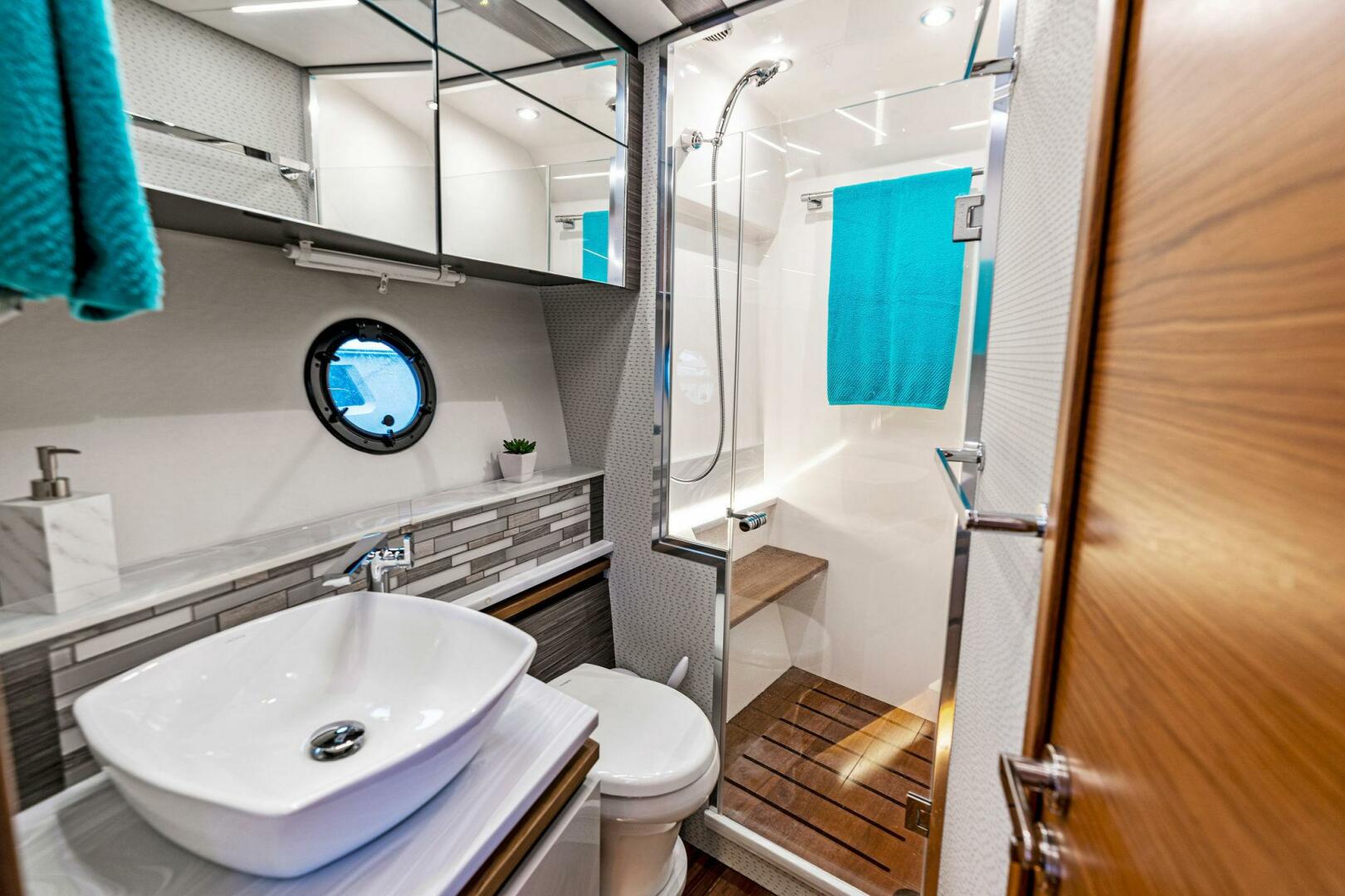 Slide: The Image of 2019 Tiara Yachts 49 Coupe VICTORY Guest Head - 4327701