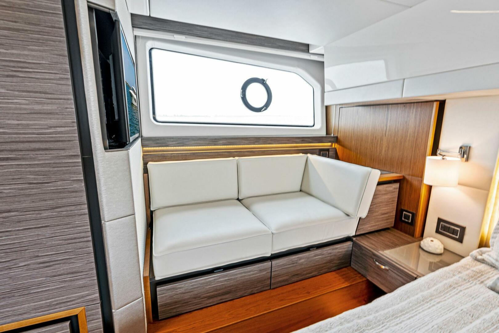 Slide: The Image of 2019 Tiara Yachts 49 Coupe VICTORY - 4327730