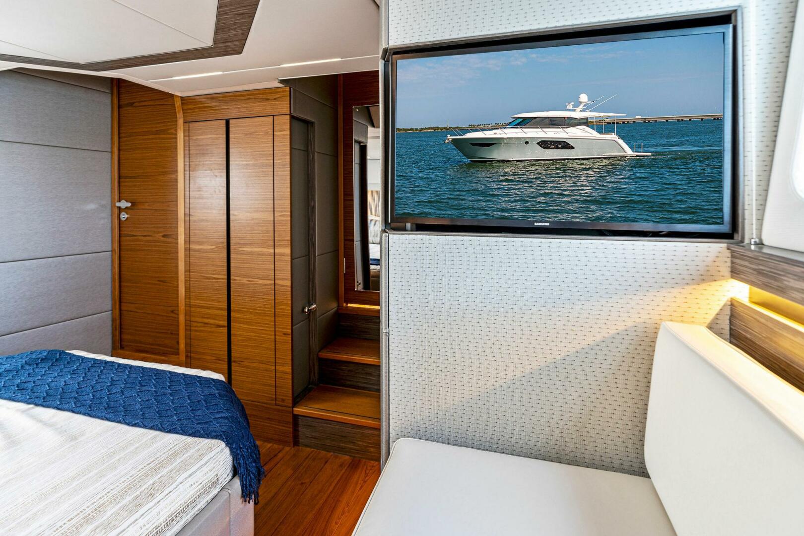 Slide: The Image of 2019 Tiara Yachts 49 Coupe VICTORY - 4327746