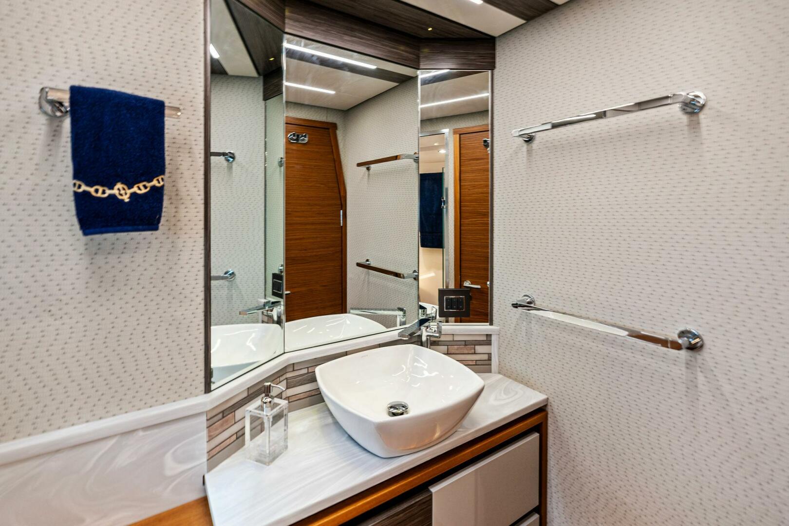 Slide: The Image of 2019 Tiara Yachts 49 Coupe VICTORY Master Head - 4327740