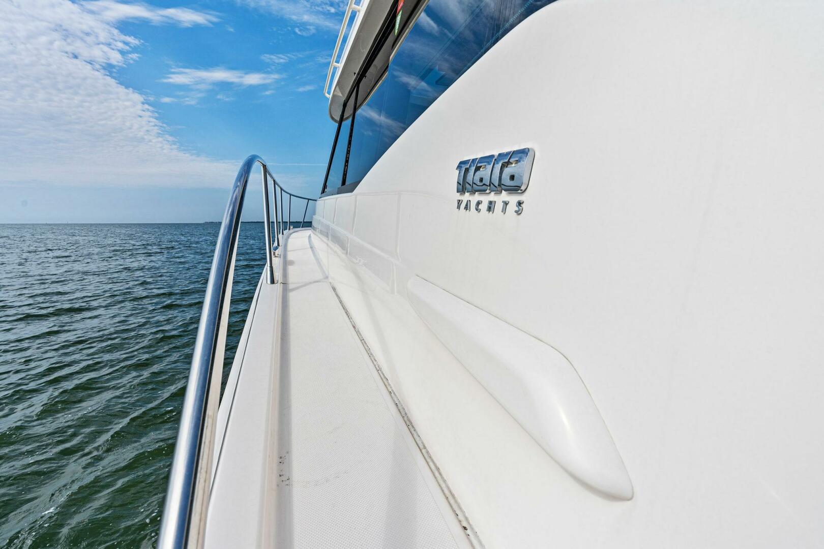 Slide: The Image of 2019 Tiara Yachts 49 Coupe VICTORY - 4327830
