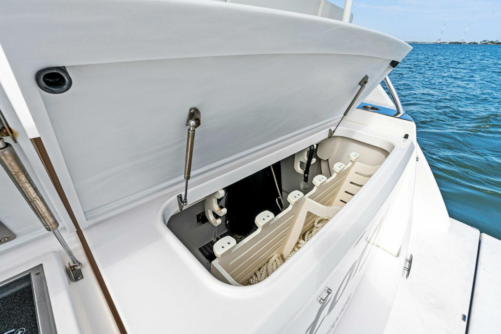 Slide: The Image of 2019 Tiara Yachts 49 Coupe VICTORY - 4327825