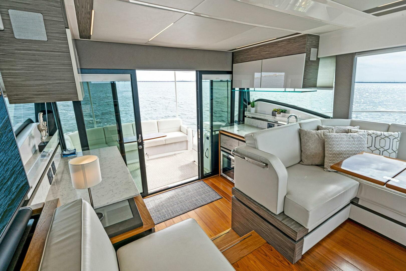 Slide: The Image of 2019 Tiara Yachts 49 Coupe VICTORY Salon - 4327803