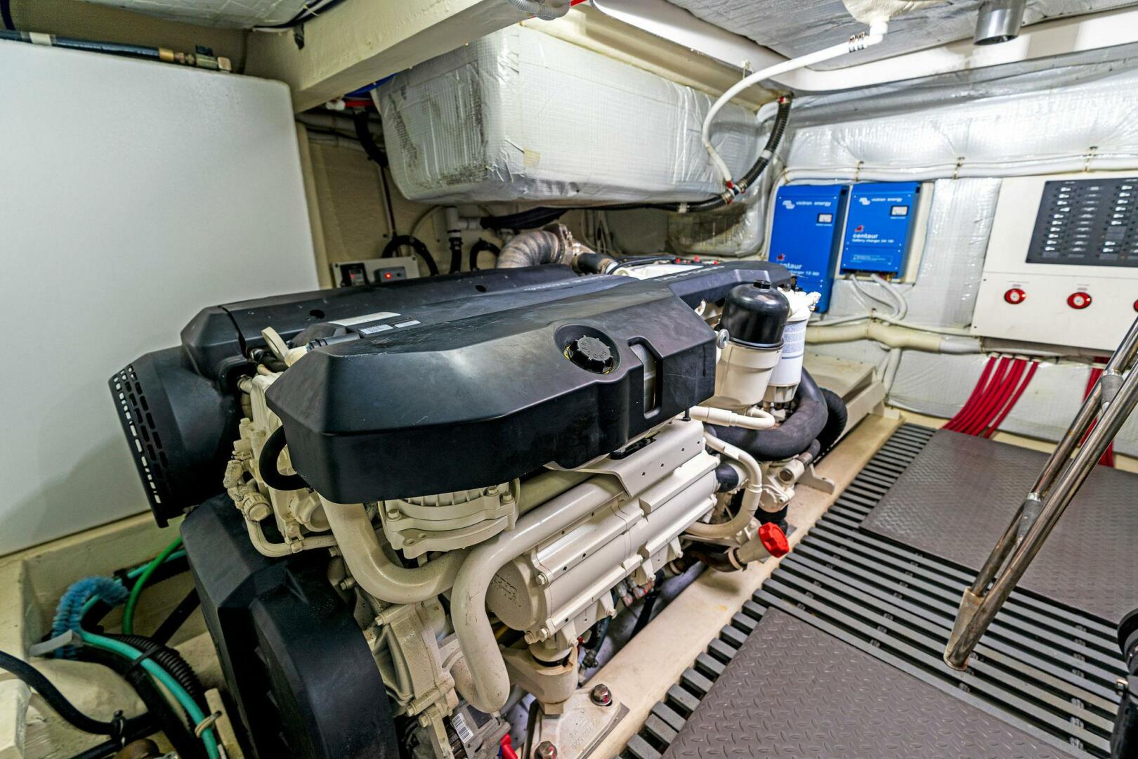 Slide: The Image of 2019 Tiara Yachts 49 Coupe VICTORY - 4327851