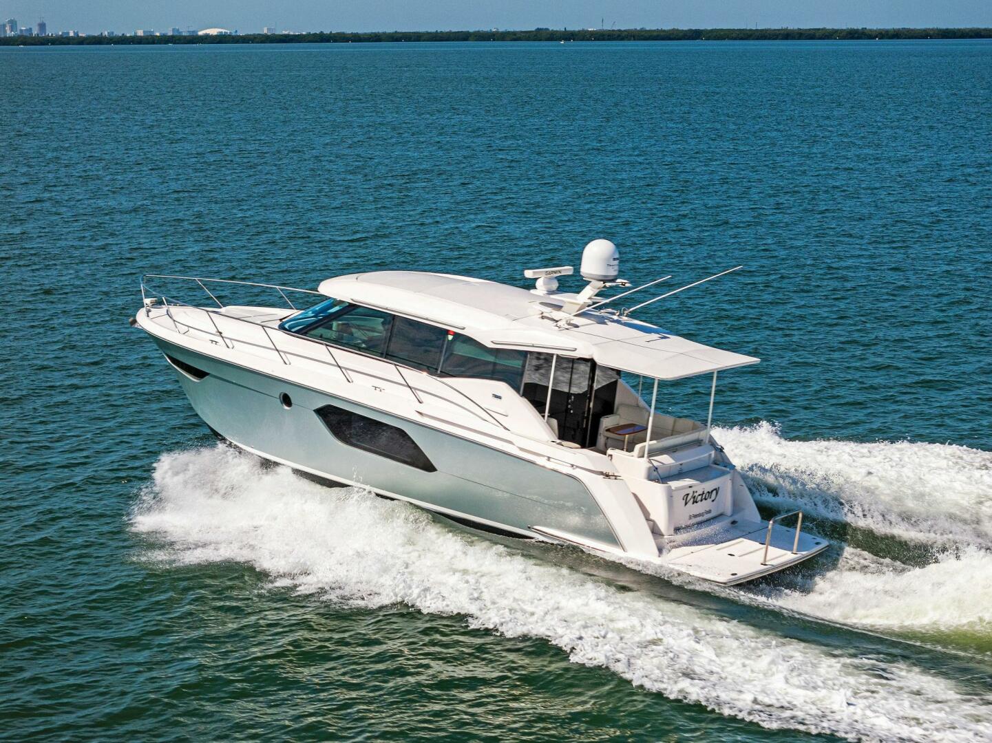 Slide: The Image of 2019 Tiara Yachts 49 Coupe VICTORY - 4327843