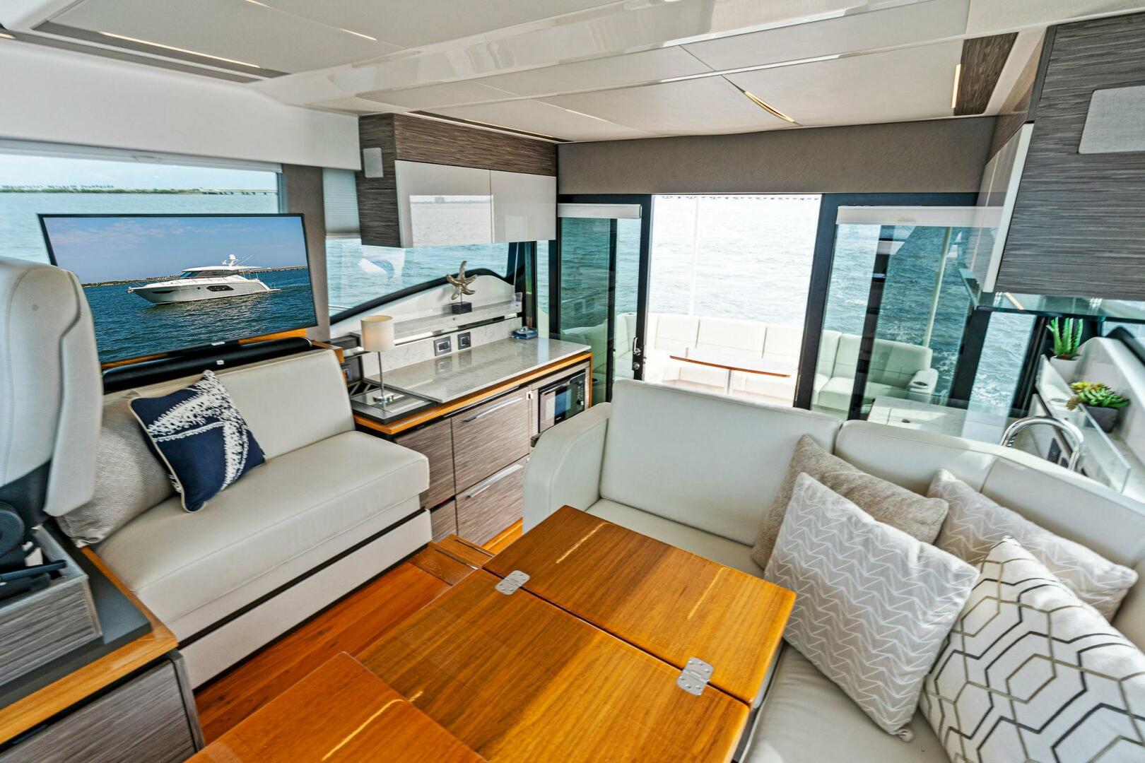 Slide: The Image of 2019 Tiara Yachts 49 Coupe VICTORY - 4327801