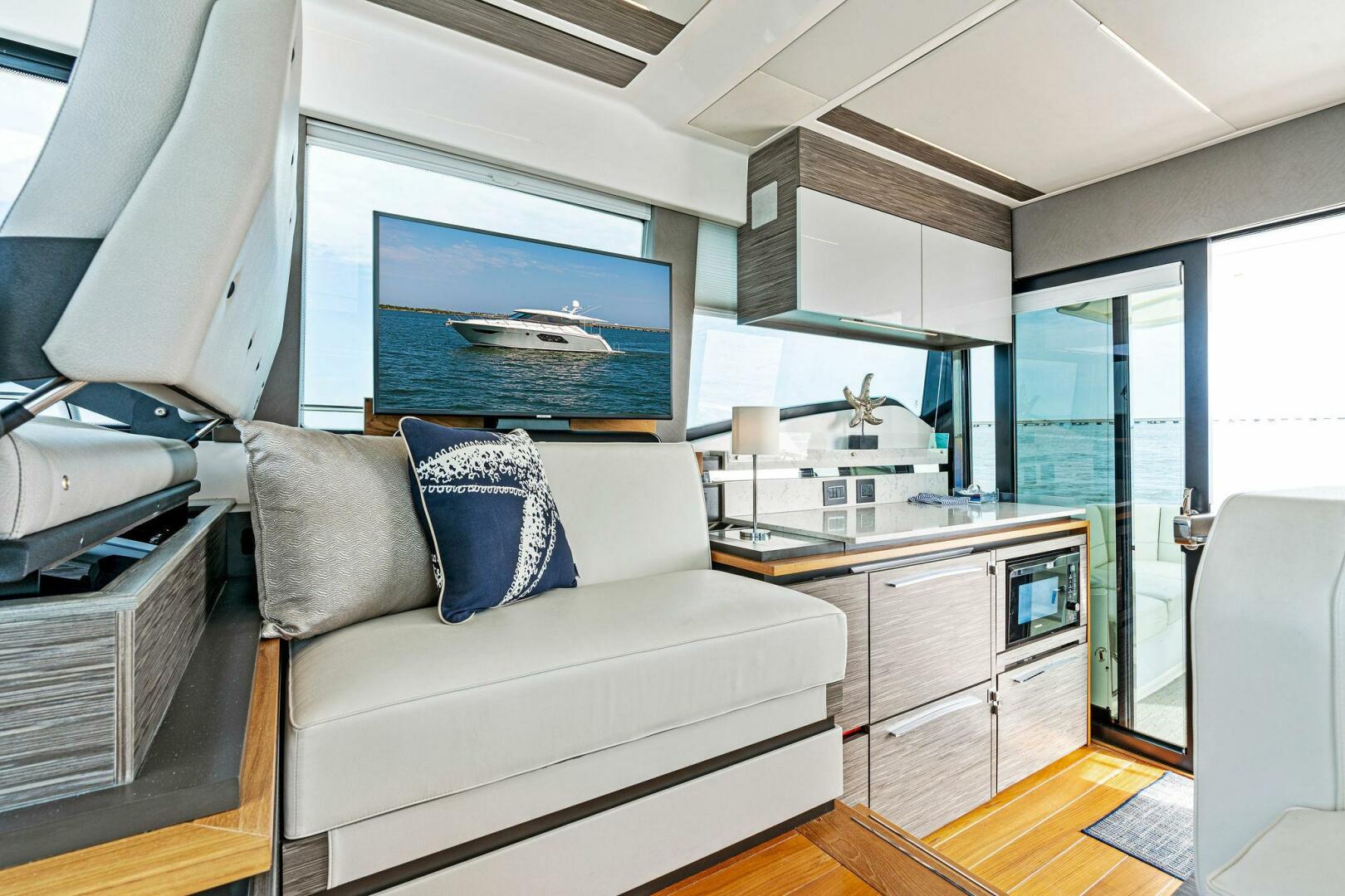 Slide: The Image of 2019 Tiara Yachts 49 Coupe VICTORY - 4327793