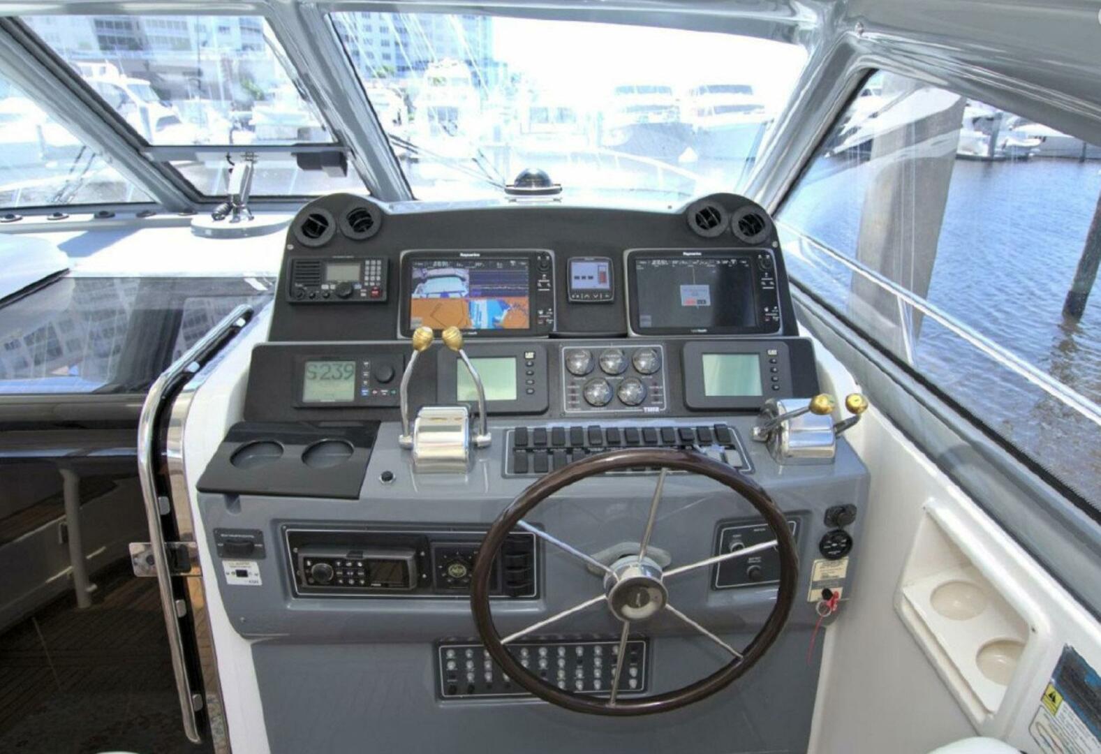 Slide: The Image of Tiara 5200 Express 2000 - 4313862