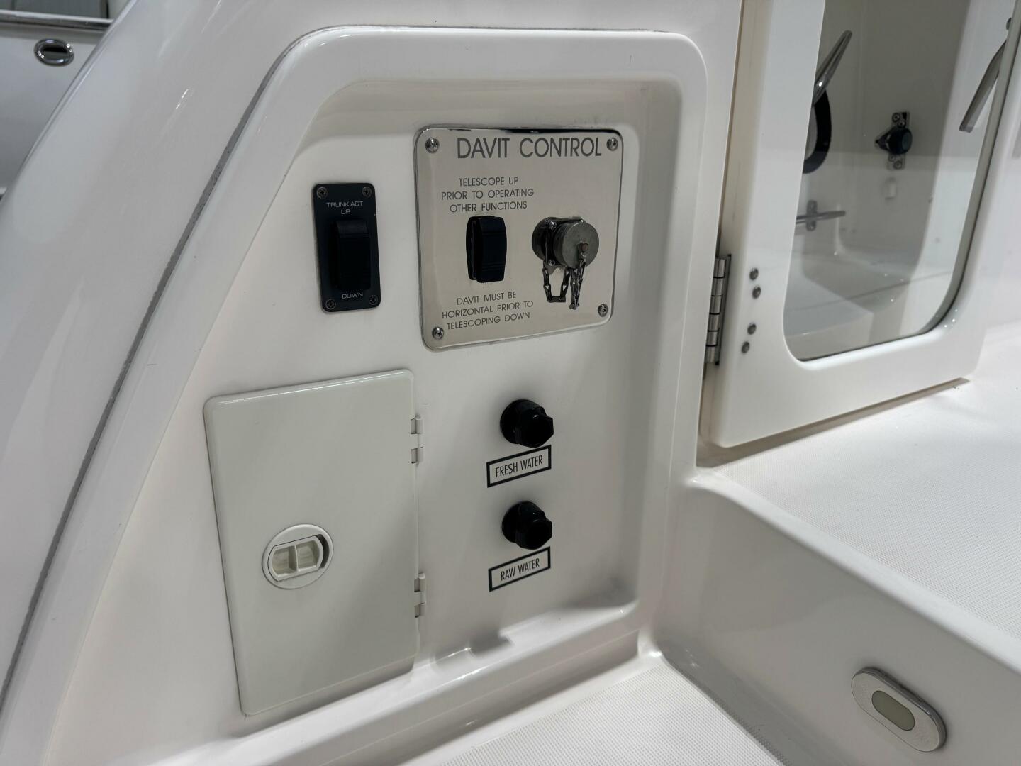 Slide: The Image of Tiara 5200 Express 2001 - 5326713