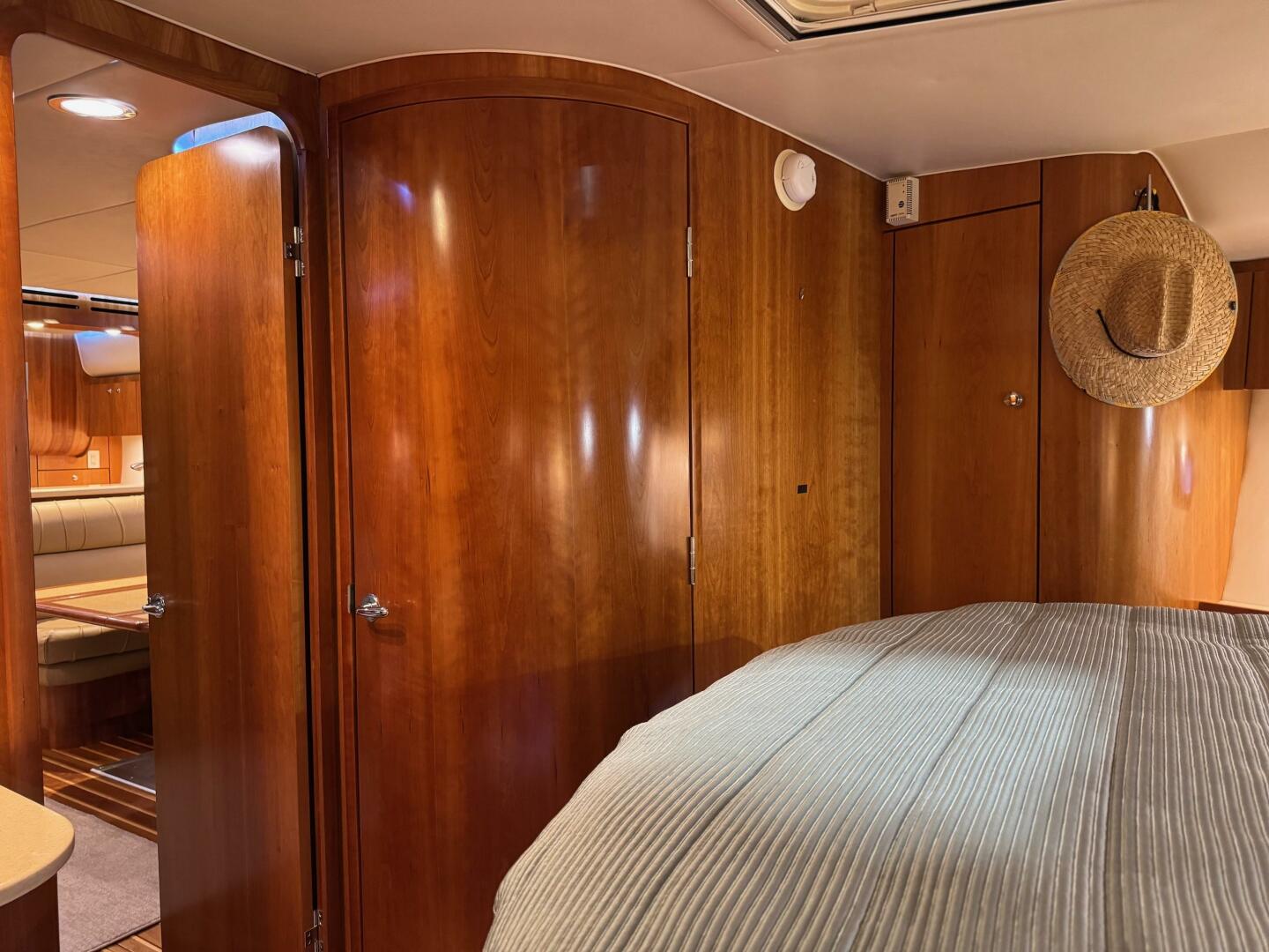 Slide: The Image of Tiara 5200 Express 2001 - 5326722