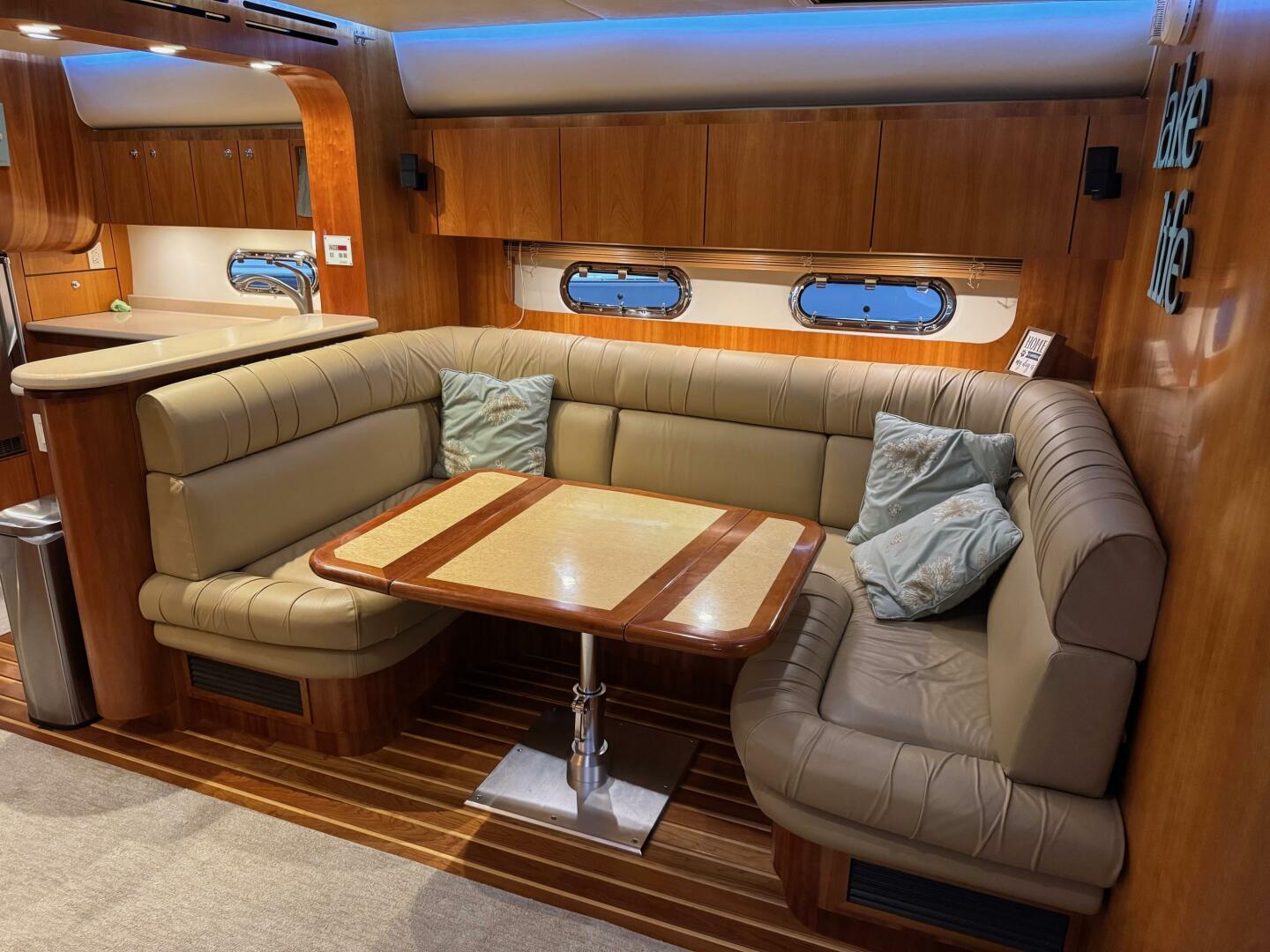 Slide: The Image of Tiara 5200 Express 2001 - 5326734