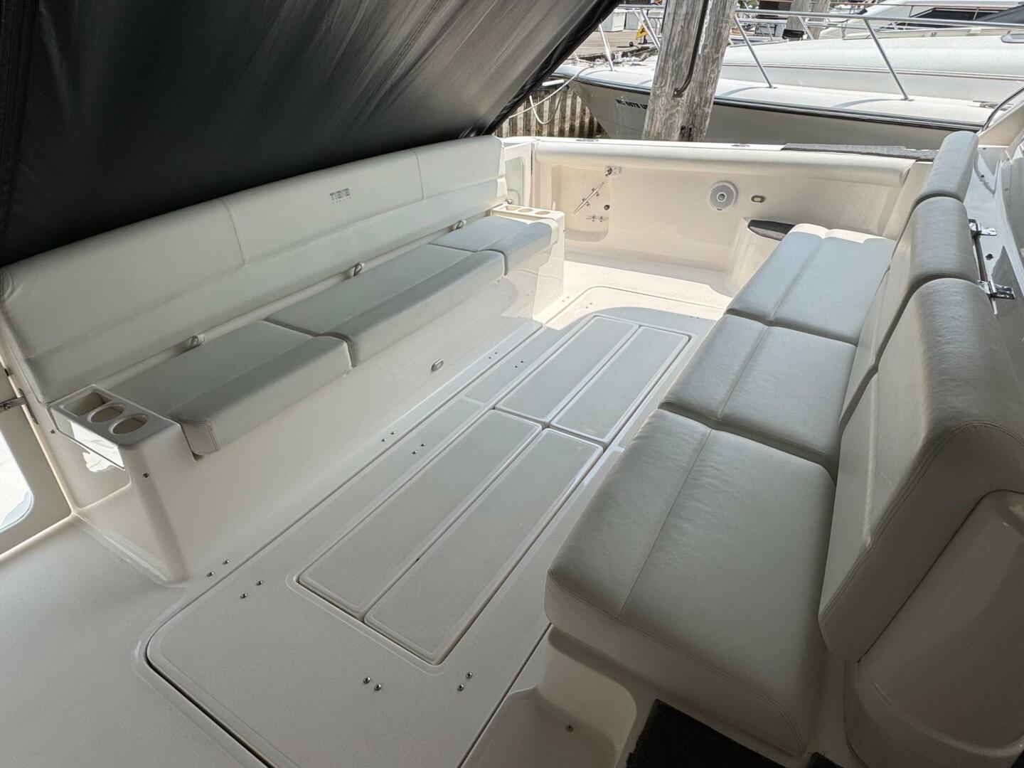 Slide: The Image of Tiara 5200 Express 2001 - 5377692