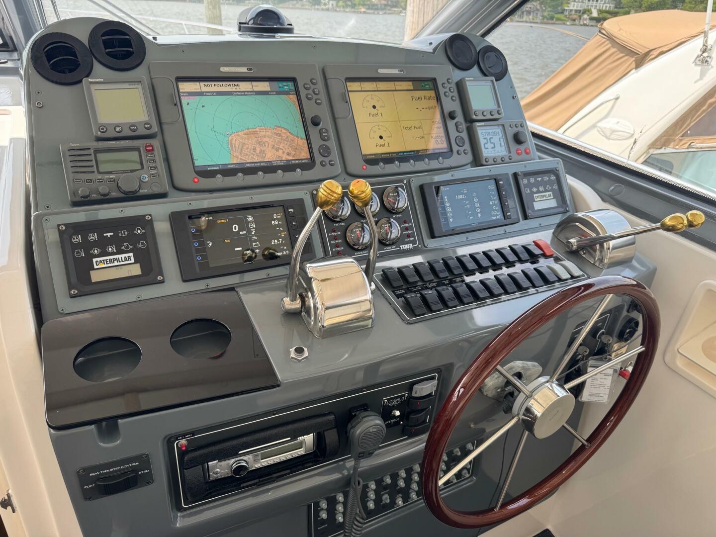 Slide: The Image of Tiara 5200 Express 2001 - 5377700