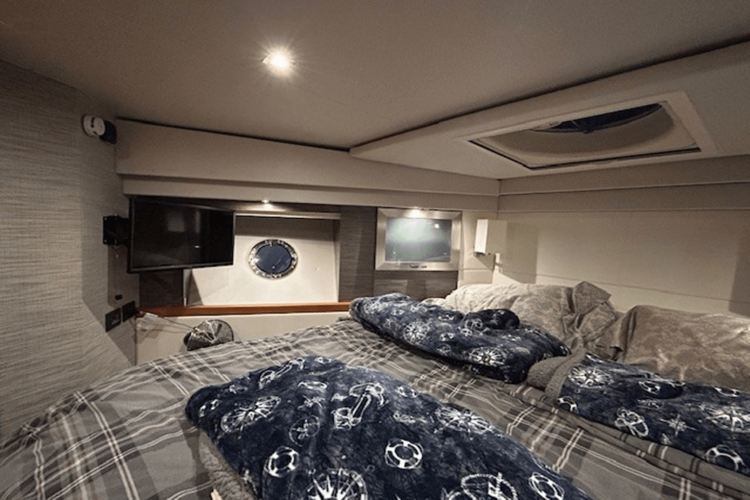 Slide: The Image of Tiara 53 COUPE 2022 - 20