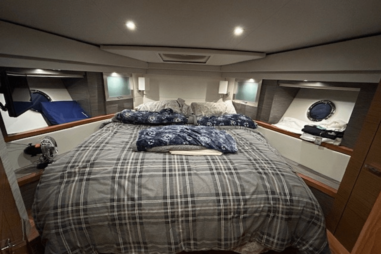 Slide: The Image of Tiara 53 COUPE 2022 - 21