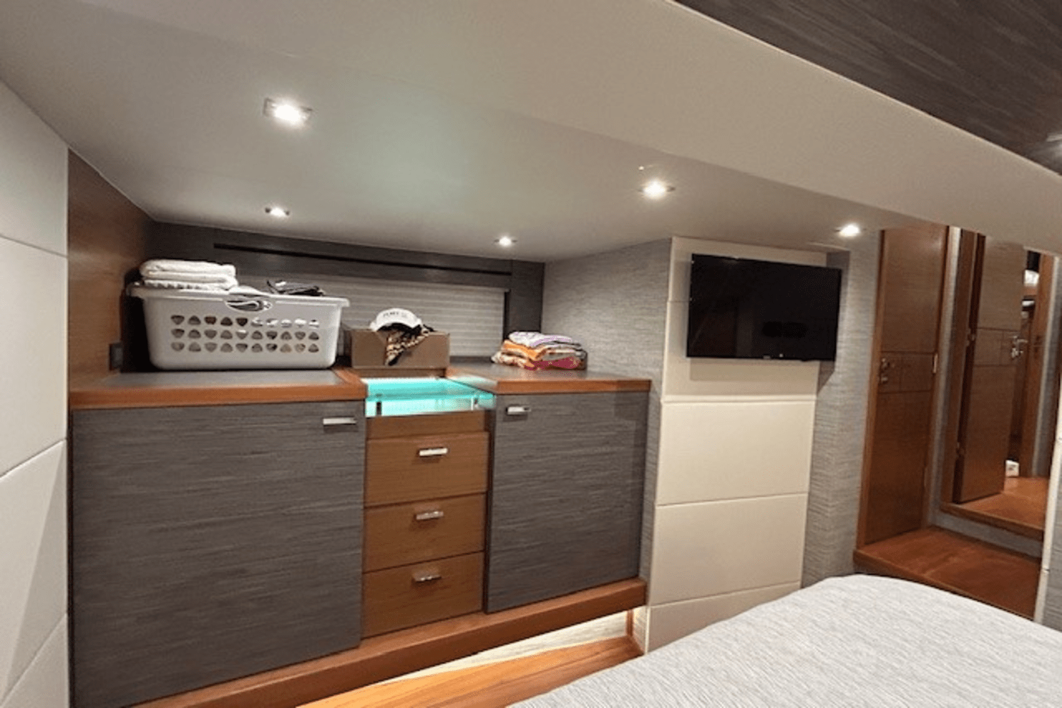 Slide: The Image of Tiara 53 COUPE 2022 - 24