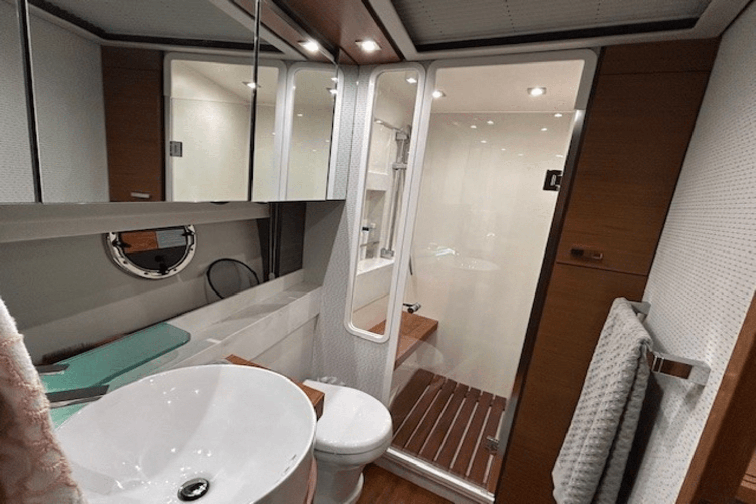 Slide: The Image of Tiara 53 COUPE 2022 - 27