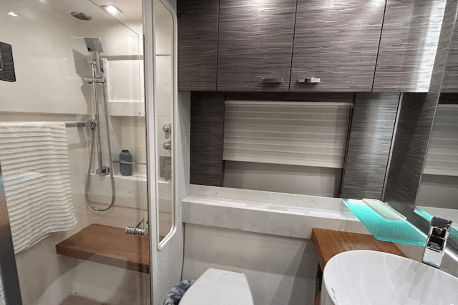 Slide: The Image of Tiara 53 COUPE 2022 - 28