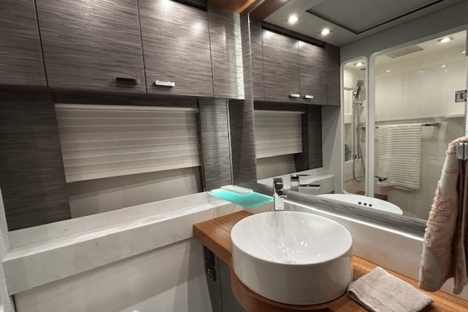 Slide: The Image of Tiara 53 COUPE 2022 - 29