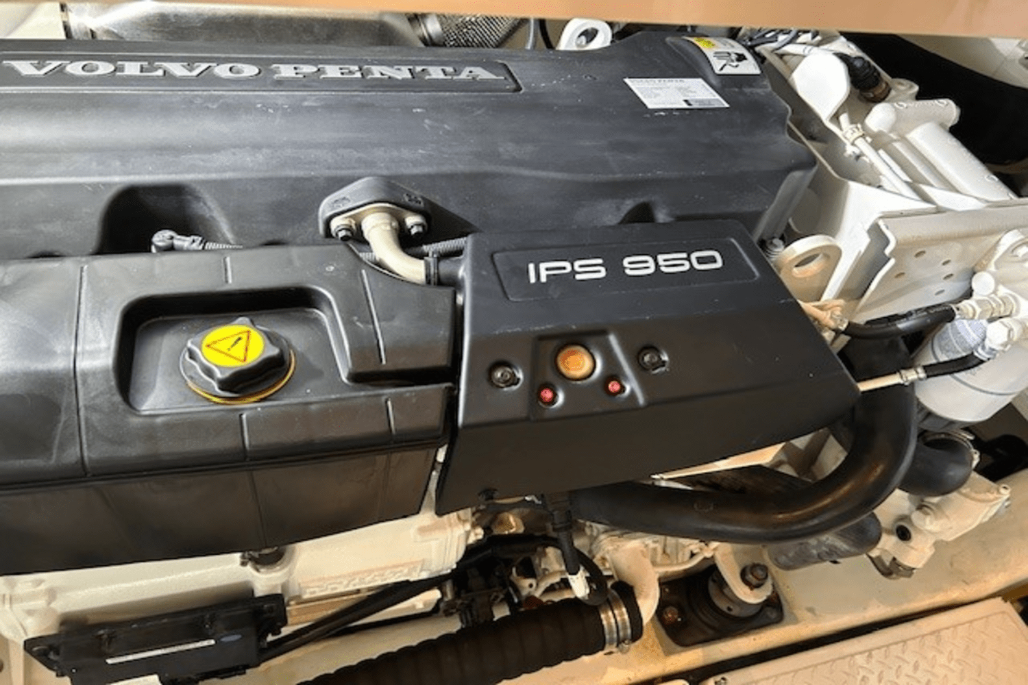 Slide: The Image of Tiara 53 COUPE 2022 - 37