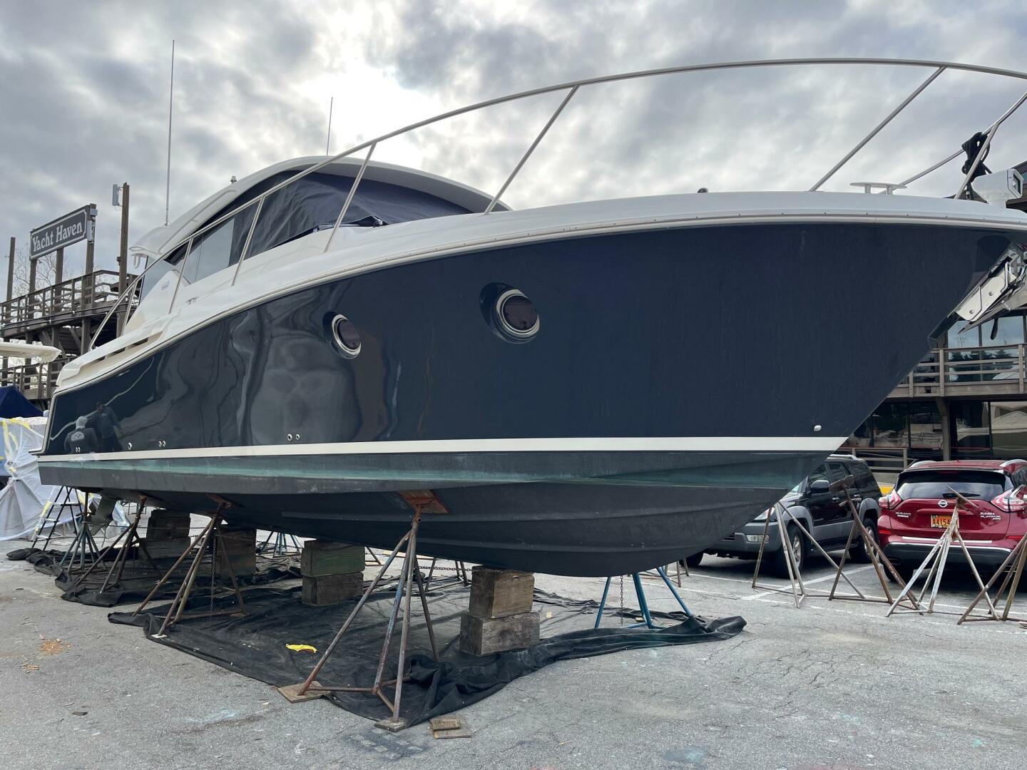 Slide: The Image of Tiara C39 Coupe 2021 - 5251153