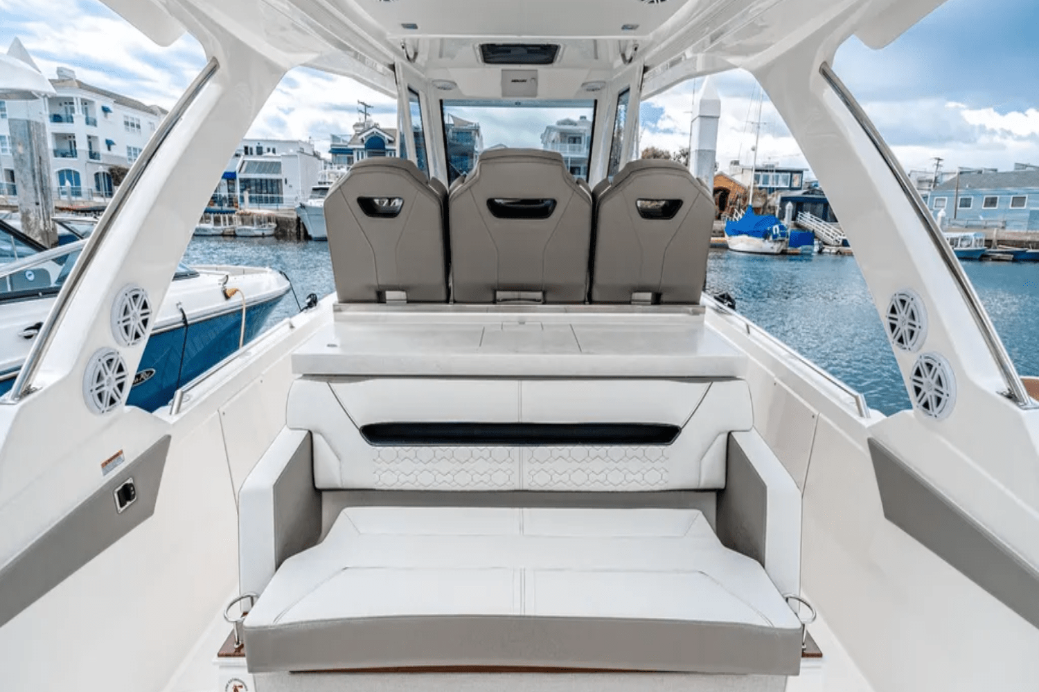 Slide: The Image of Tiara Yachts 34 LS 2024 - 12