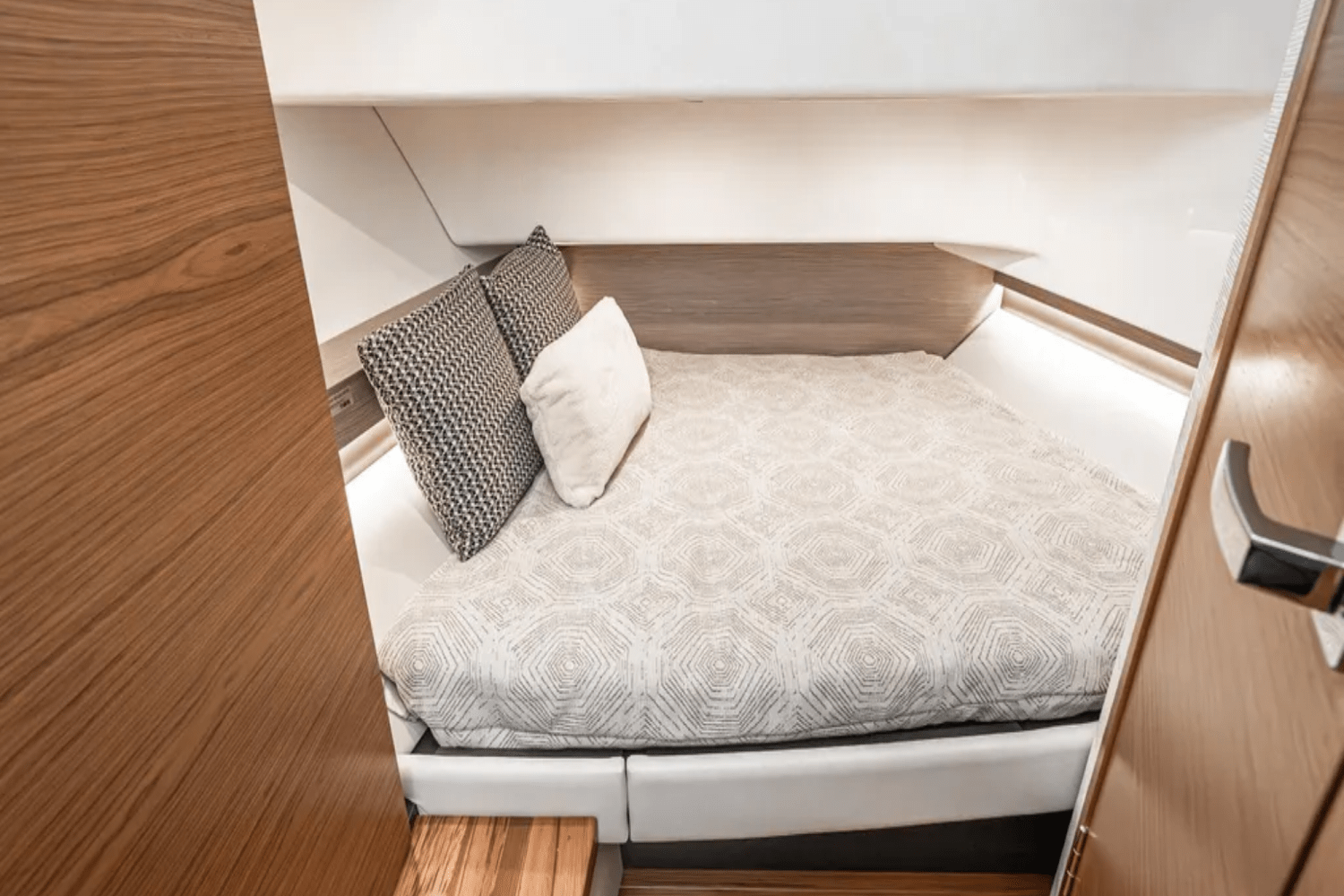 Slide: The Image of Tiara Yachts 34 LS 2024 - 16