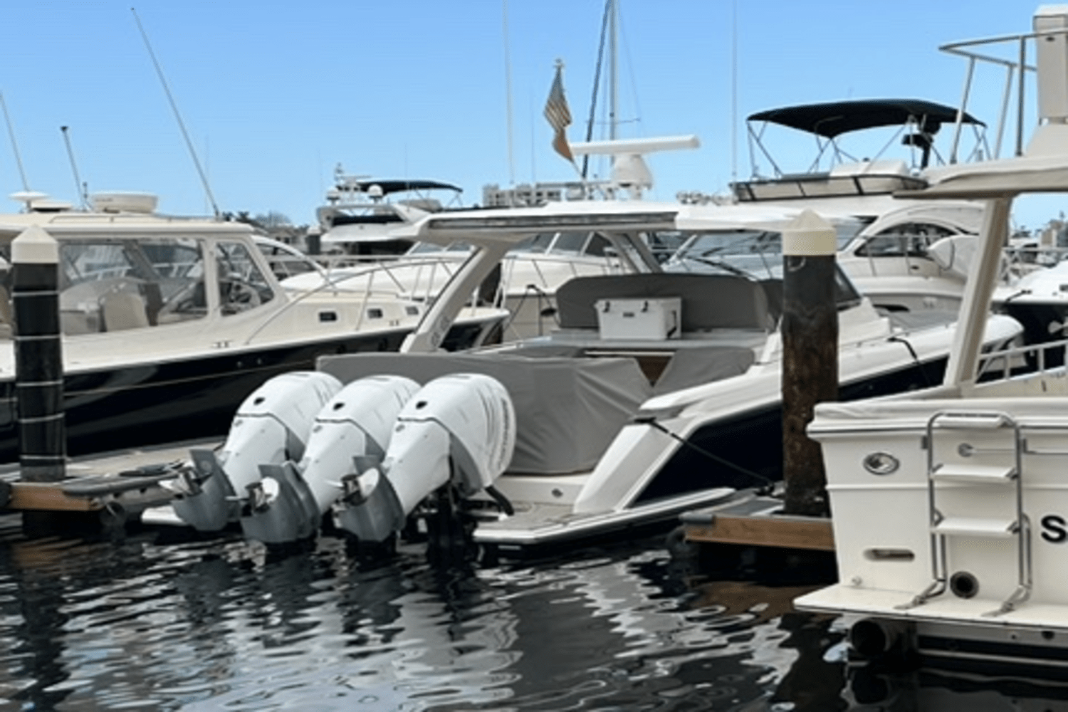 Slide: The Image of Tiara Yachts 38 LS 2020 - 10