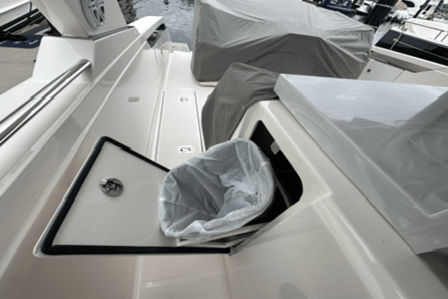 Slide: The Image of Tiara Yachts 38 LS 2020 - 24