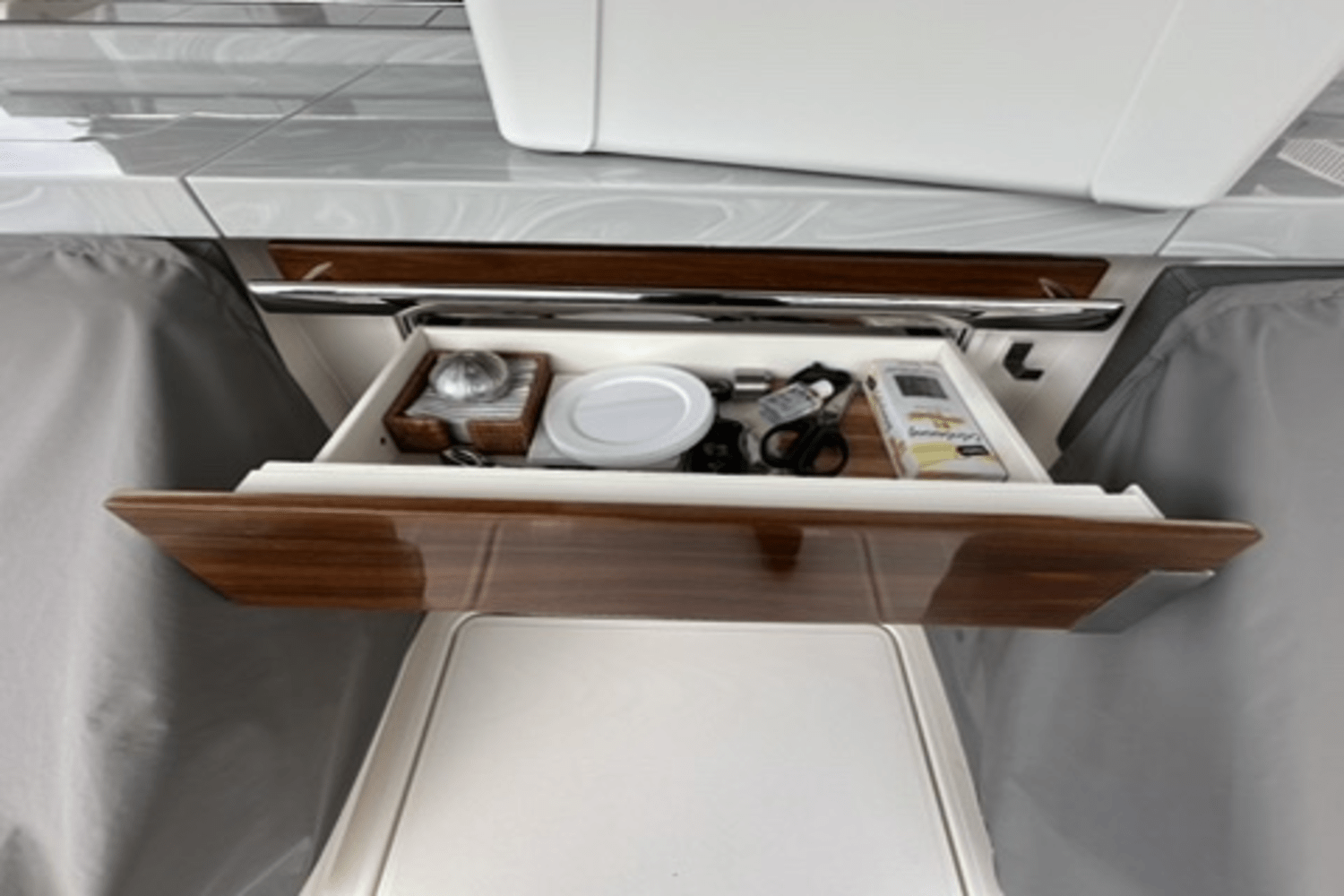 Slide: The Image of Tiara Yachts 38 LS 2020 - 28