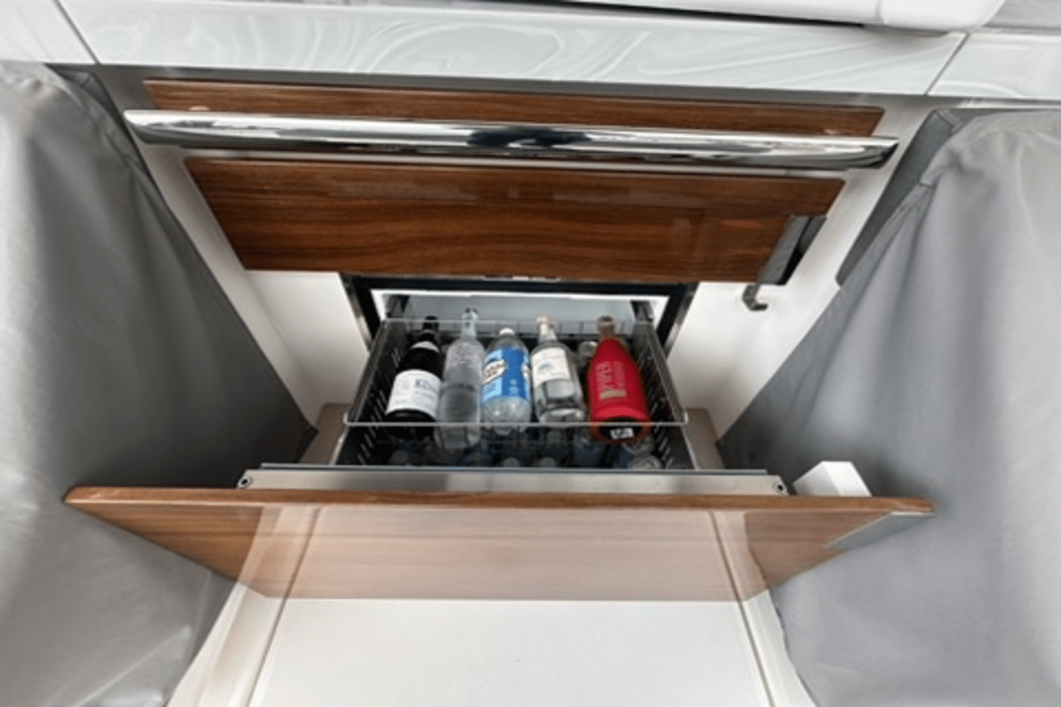 Slide: The Image of Tiara Yachts 38 LS 2020 - 30