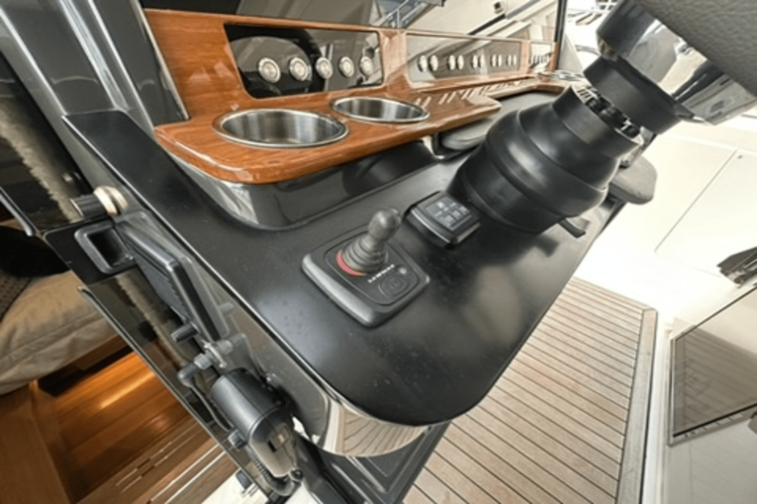 Slide: The Image of Tiara Yachts 38 LS 2020 - 34