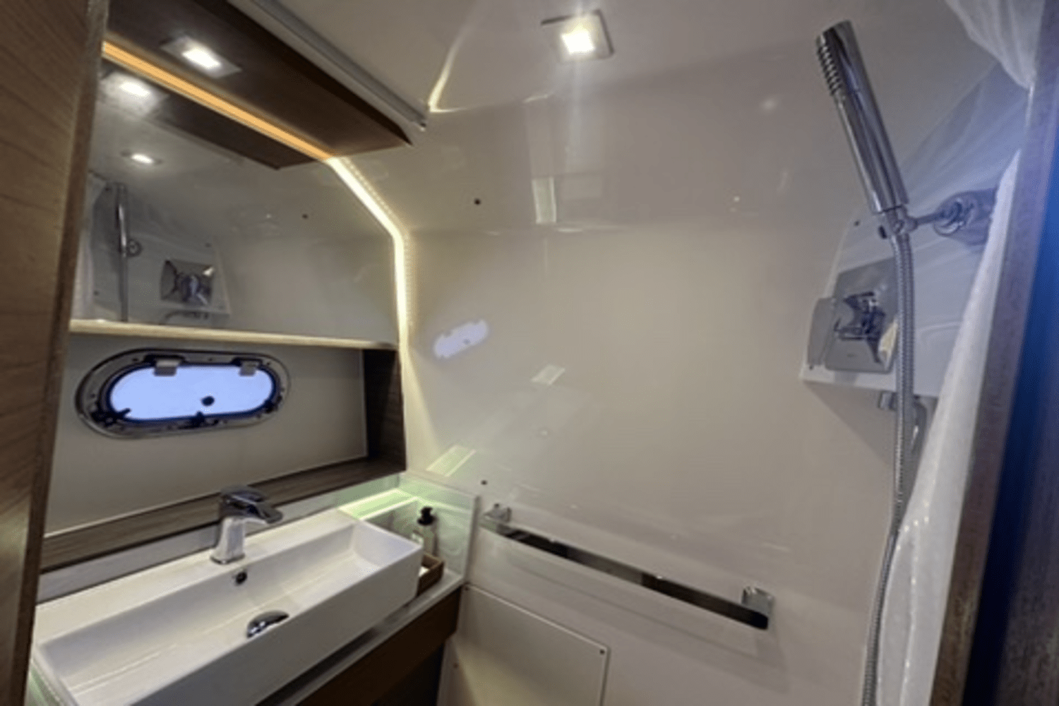 Slide: The Image of Tiara Yachts 38 LS 2020 - 41