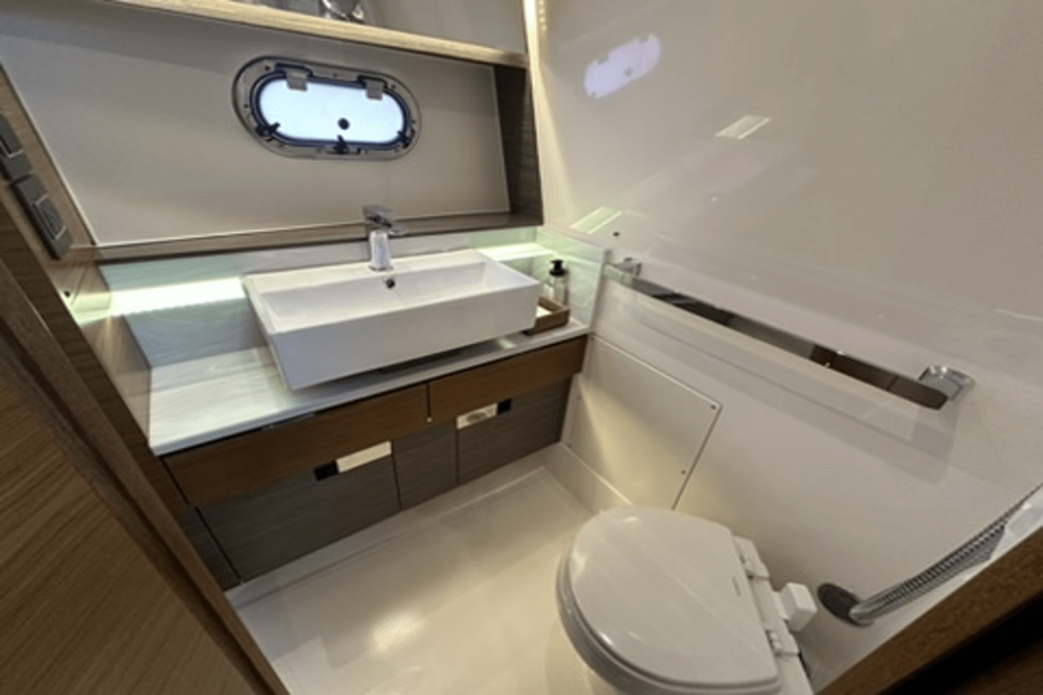 Slide: The Image of Tiara Yachts 38 LS 2020 - 42