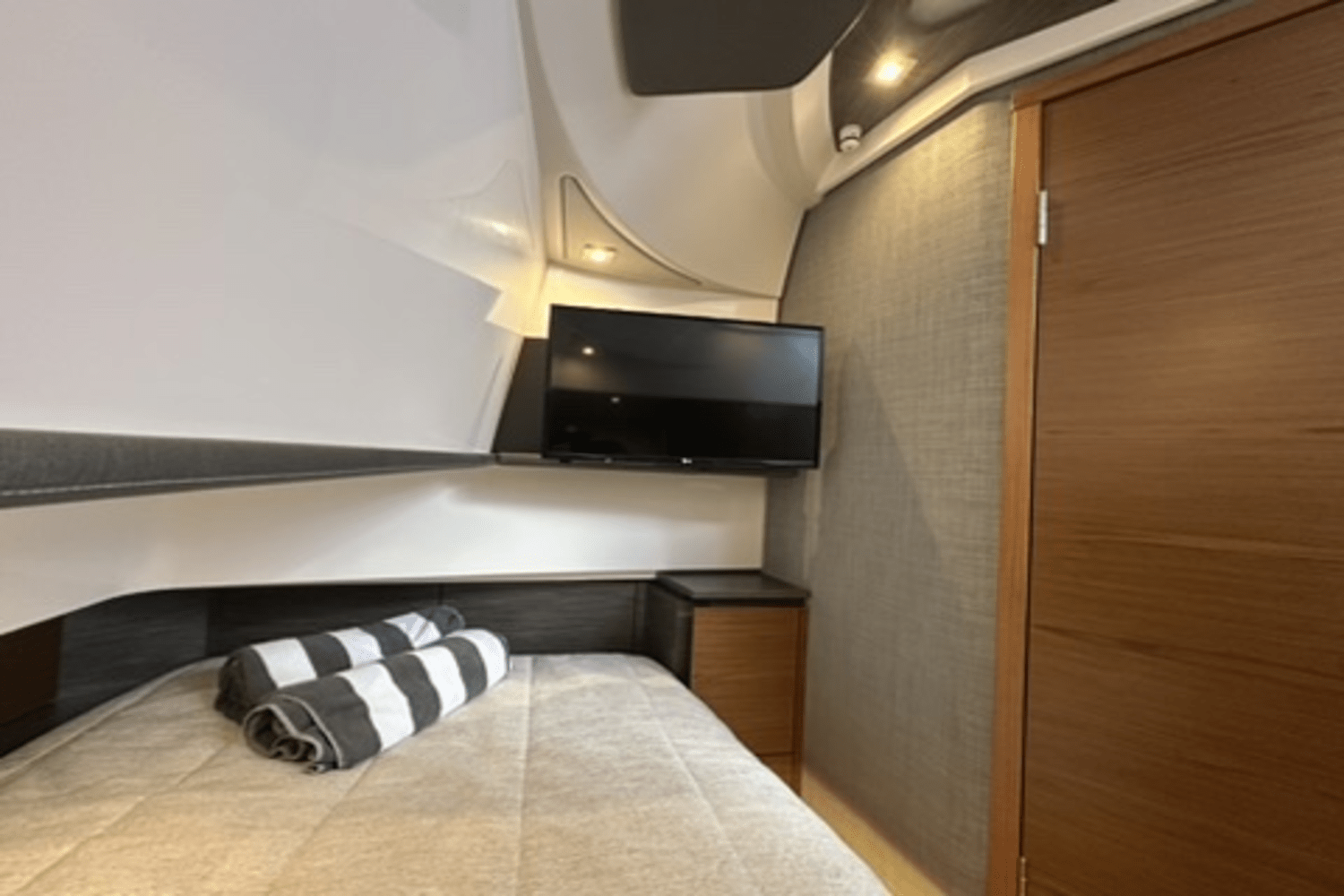 Slide: The Image of Tiara Yachts 38 LS 2020 - 44