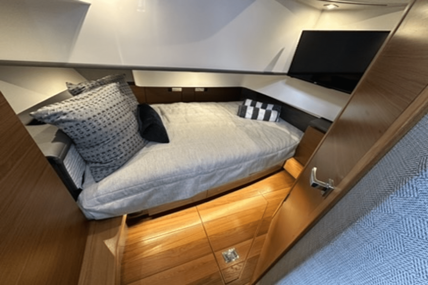 Slide: The Image of Tiara Yachts 38 LS 2020 - 48