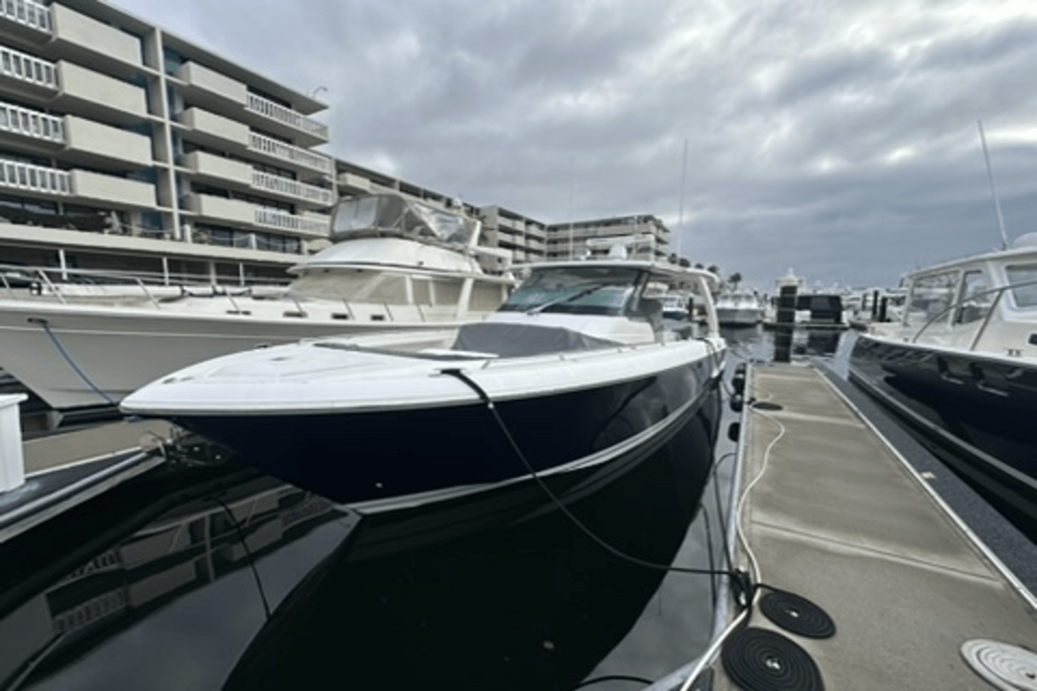 Slide: The Image of Tiara Yachts 38 LS 2020 - 55