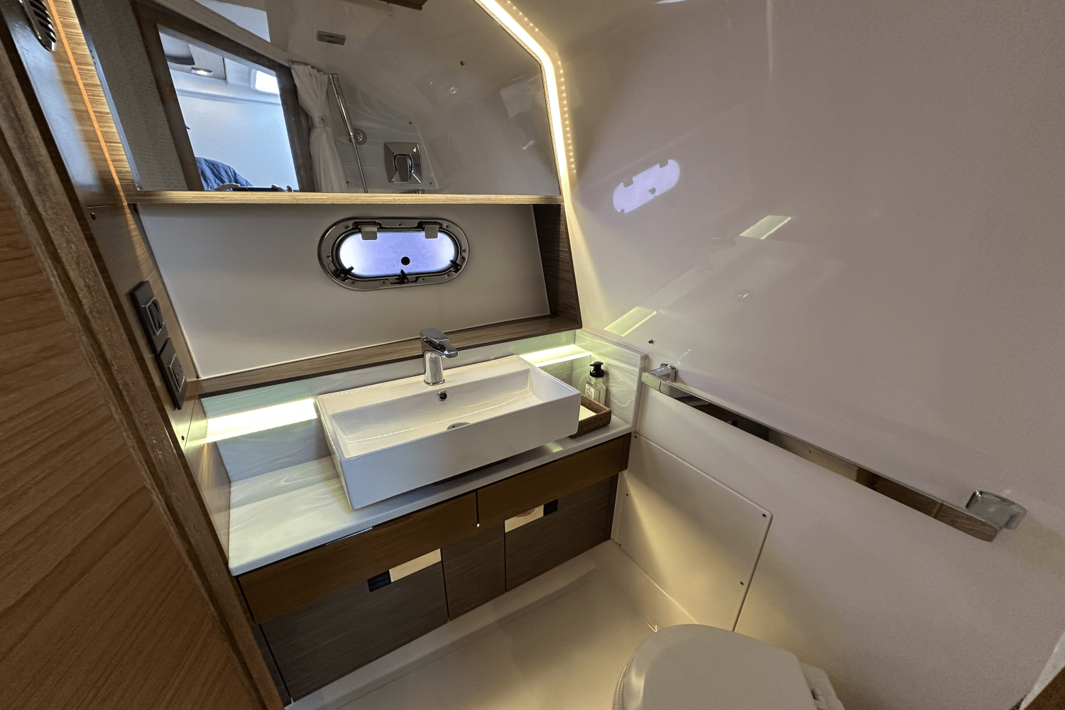 Slide: The Image of Tiara Yachts 38 LS 2020 - 7