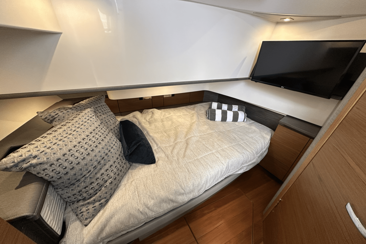 Slide: The Image of Tiara Yachts 38 LS 2020 - 8