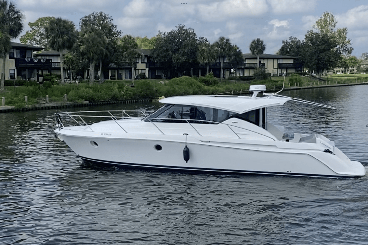 Slide: The Image of Tiara Yachts 39 COUPE 2019 - 0