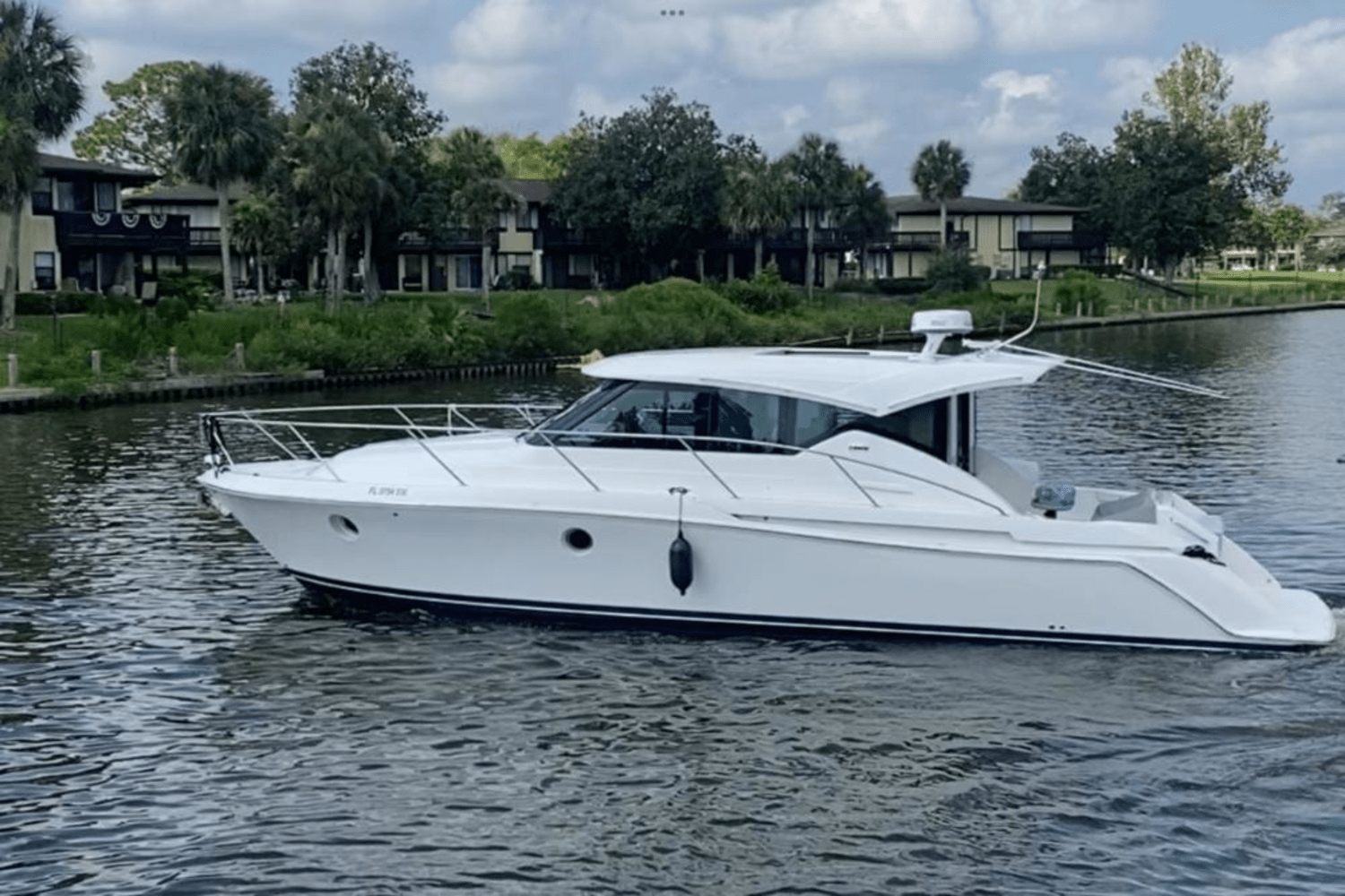 Slide: The Image of Tiara Yachts 39 COUPE 2019 - 22