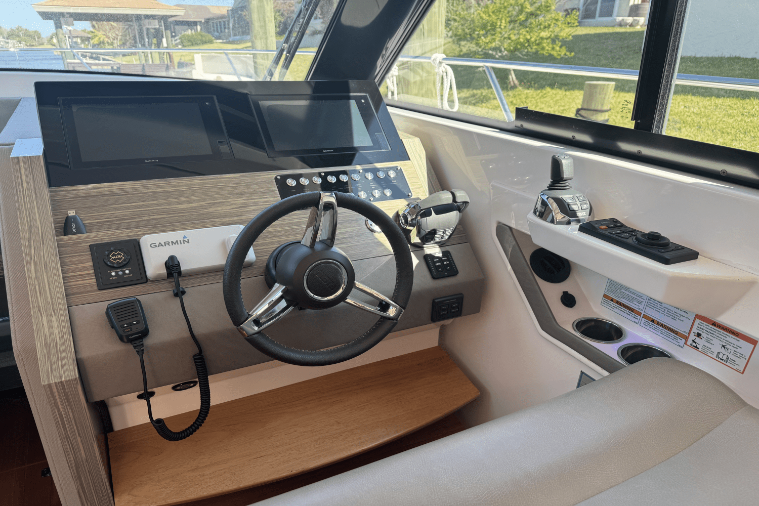 Slide: The Image of Tiara Yachts 39 COUPE 2019 - 24