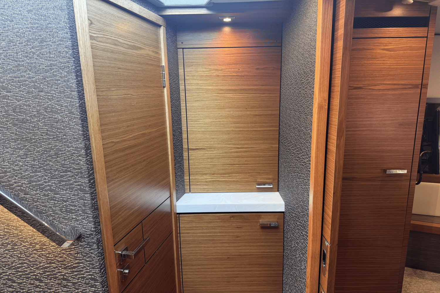 Slide: The Image of Tiara Yachts 39 COUPE 2019 - 28