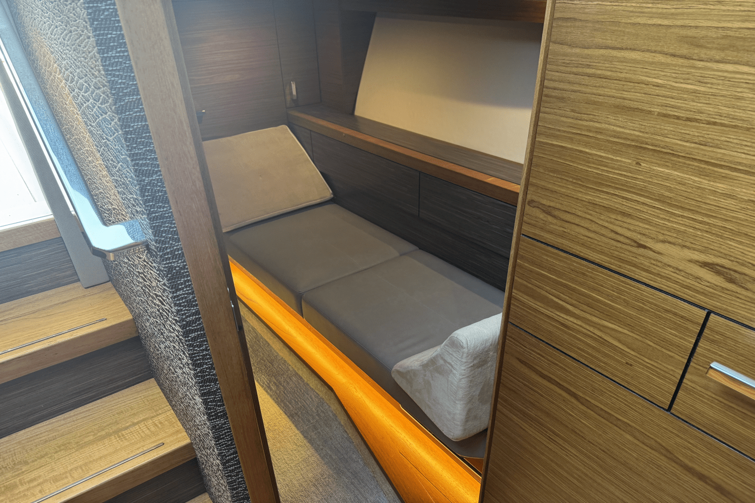 Slide: The Image of Tiara Yachts 39 COUPE 2019 - 29