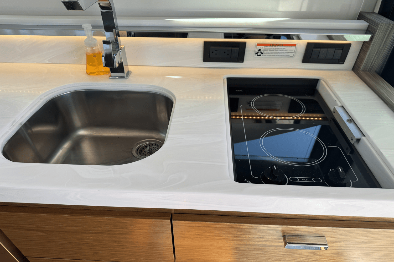 Slide: The Image of Tiara Yachts 39 COUPE 2019 - 30