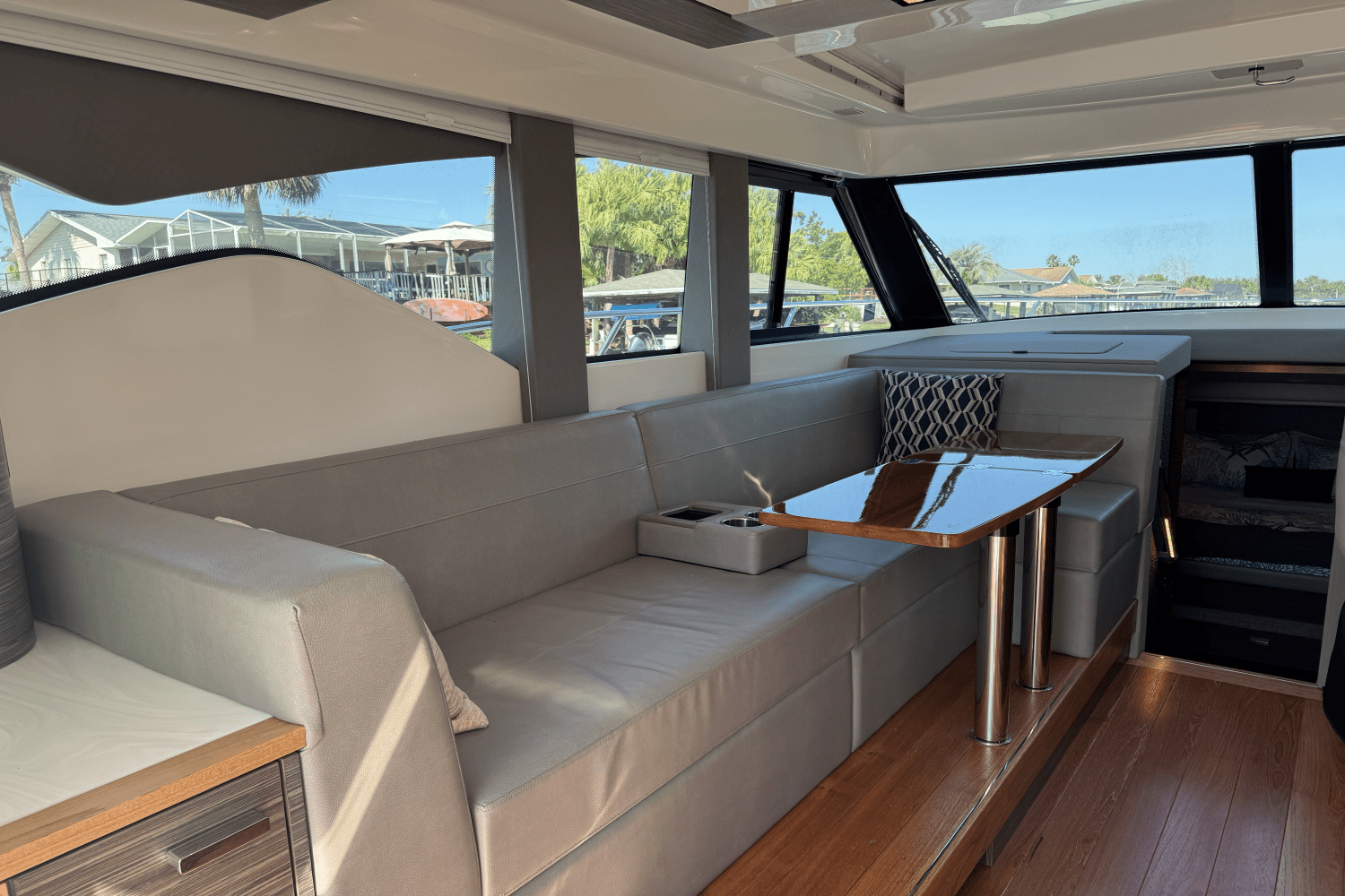 Slide: The Image of Tiara Yachts 39 COUPE 2019 - 32